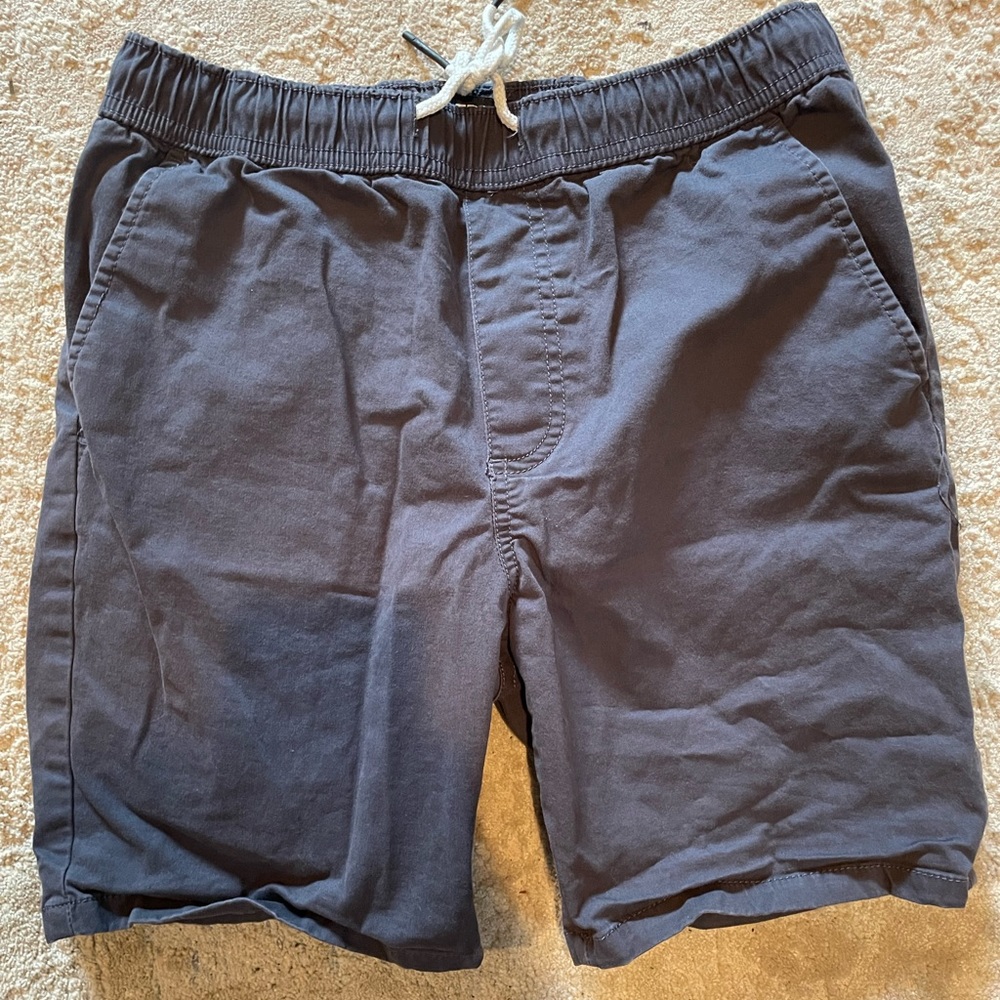 Men’s khaki shorts
